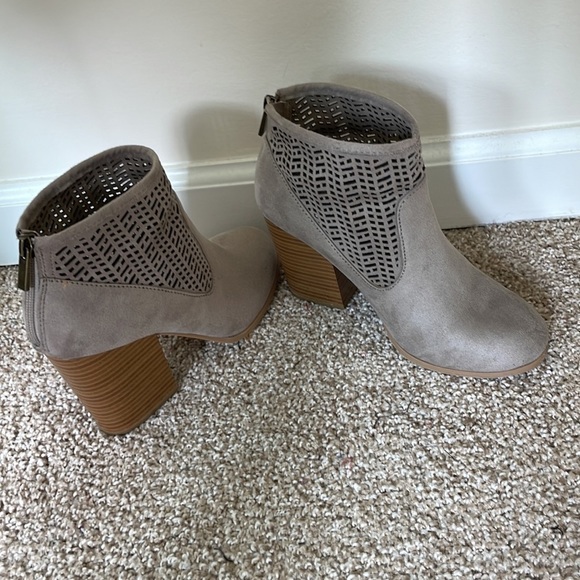 Coconuts by Matisse Women's Taupe Block Heel Ankle Booties. Size 7M - Picture 9 of 10